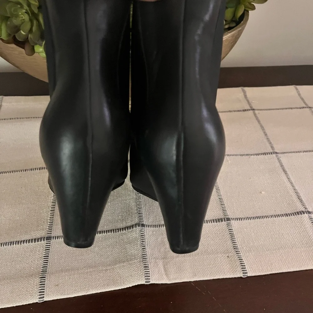 Stuart Weitzman Black Leather Ankle Wedge Boots Ladies 8.5M Winter Quality Brand